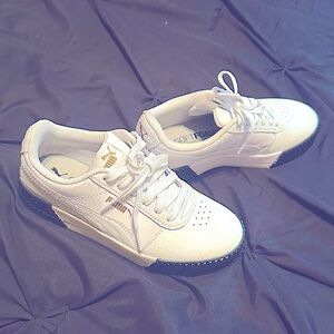 Puma white/black Carina.